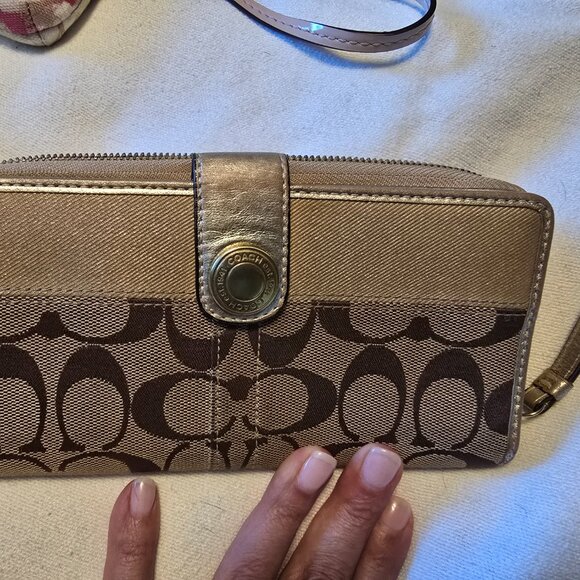 Coach Wallet Gold #41202 Credit Card Slots Pretty! Beautiful - Picture 4 of 16